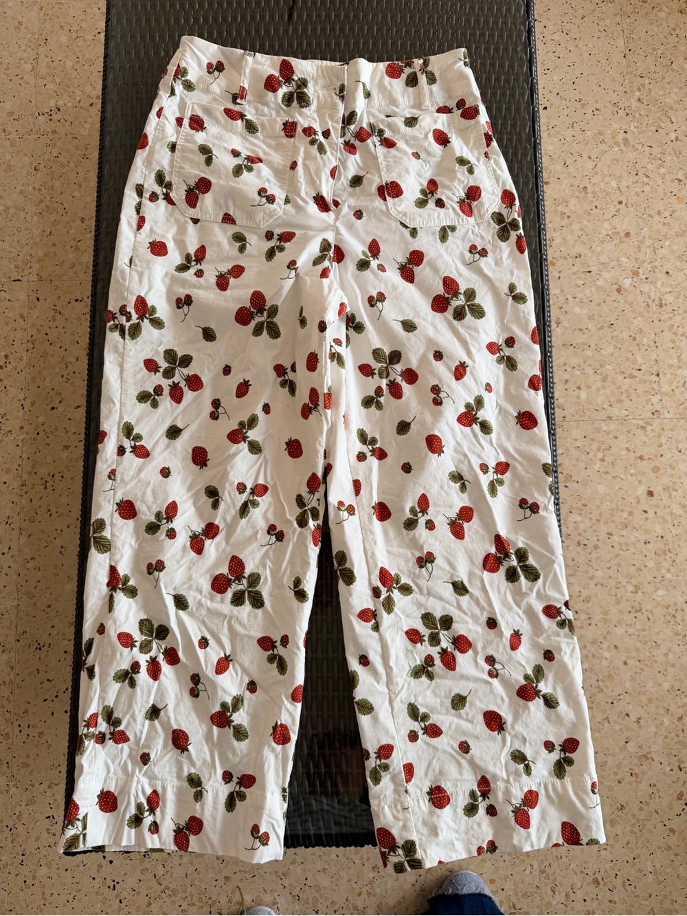 Nicole Miller NY Strawberry Fruit Print Bottoms Sz 8 Medium Summer Coquette